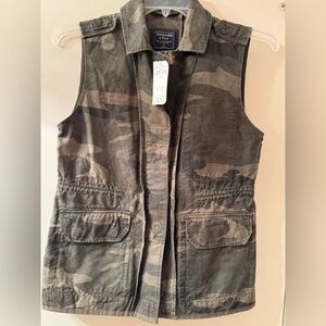 Abercrombie & Fitch Green Camouflage Vest NWT